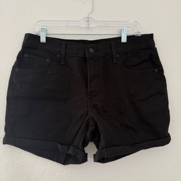 Levi's Pants - ✨ Levi’s Black Denim Mid Length Shorts Sz 32 NWOT
